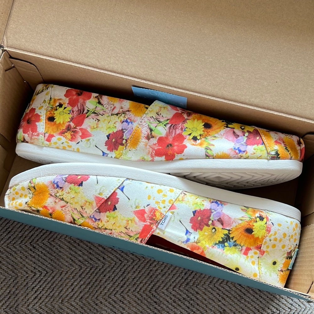 NIB Alpargata Floral Print Toms 11